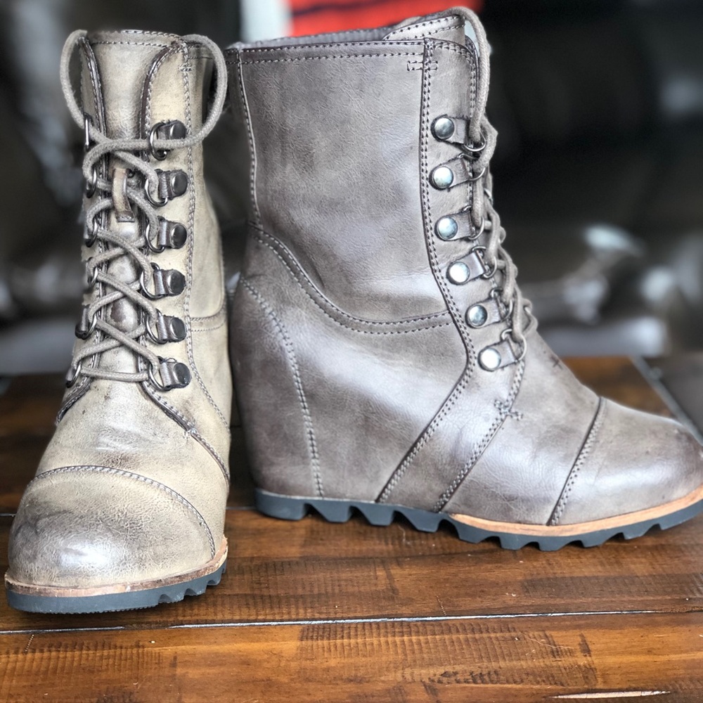 Women’s wedge boot